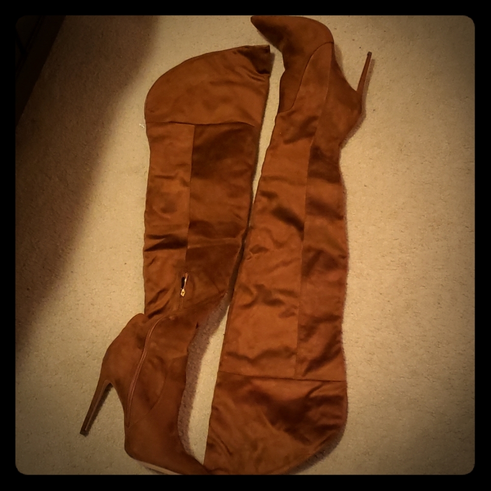 Thigh boots